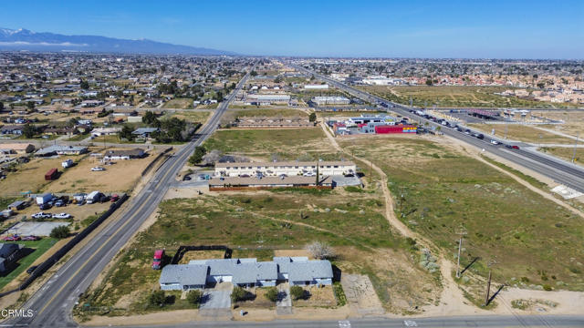 16670 Sequoia Street, Hesperia CA: https://media.crmls.org/mediaz/11c8ea6a-8de7-454c-8594-b524ddbb498e.jpg