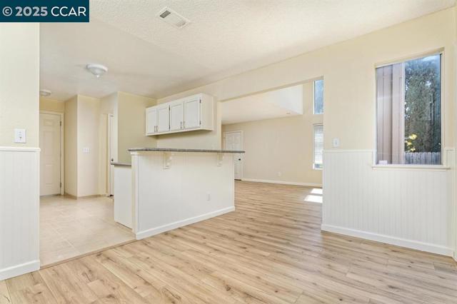 4301 Beechnut Ln, Oakley CA: https://media.crmls.org/mediaz/11c90aff-26c4-414b-ac81-f8283ebefa12.jpg