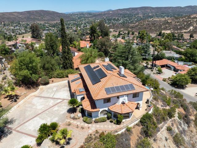23742 Calistoga Place, Ramona CA: https://media.crmls.org/mediaz/11c96a86-2872-4d80-a806-9f705c6fea22.jpg