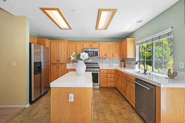 96 Trixie Dr, Livermore CA: https://media.crmls.org/mediaz/11c97c64-7d6b-408f-b1d2-9e1d2baaf0e2.jpg