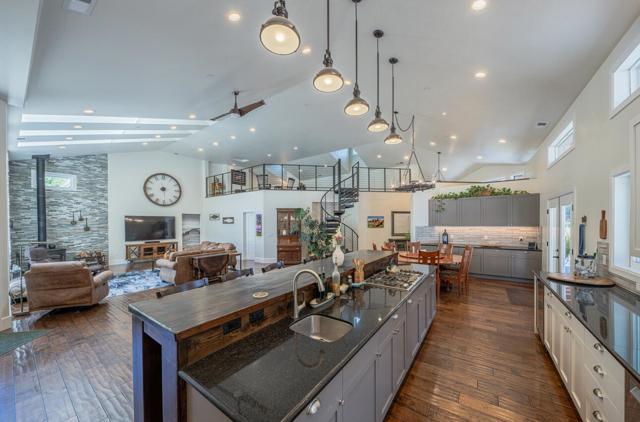 9247 Holly Hill Drive, Salinas CA: https://media.crmls.org/mediaz/11cb79c9-0b5b-4c65-b7f9-78d5c095ce1c.jpg