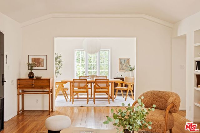 1068 Queen Anne Place, Los Angeles CA: https://media.crmls.org/mediaz/11cb810a-29be-4291-86e3-8703ddc59e61.jpg