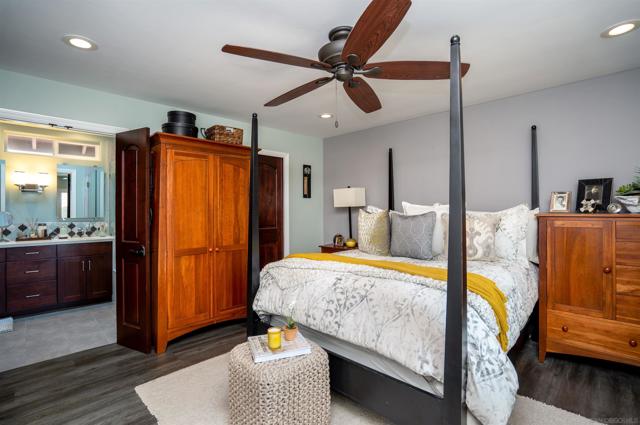 13349 Portofino Dr, Del Mar CA: https://media.crmls.org/mediaz/11cbf79f-17de-4e8e-a9af-602019042e6c.jpg