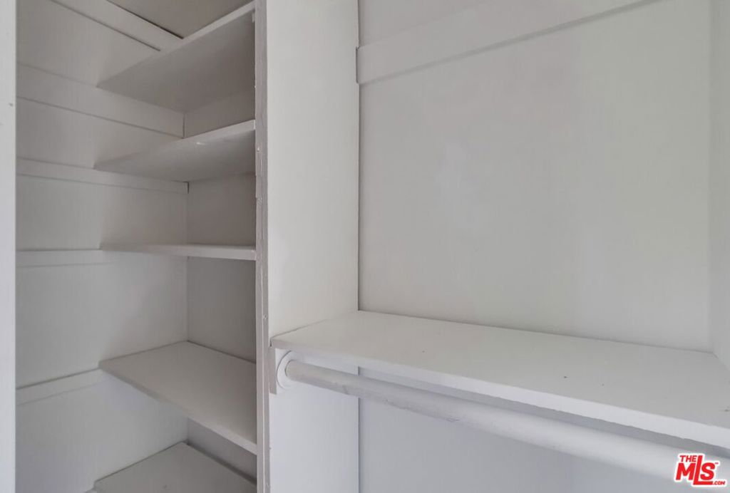https://media.crmls.org/mediaz/11cc5246-0fd1-4e89-99de-5968861f351b.jpg?preset=X-Large