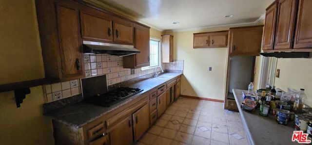1393 N Navarro Avenue, Pasadena CA: https://media.crmls.org/mediaz/11cc9f69-679b-46ff-96ae-28dd932d4f6f.jpg