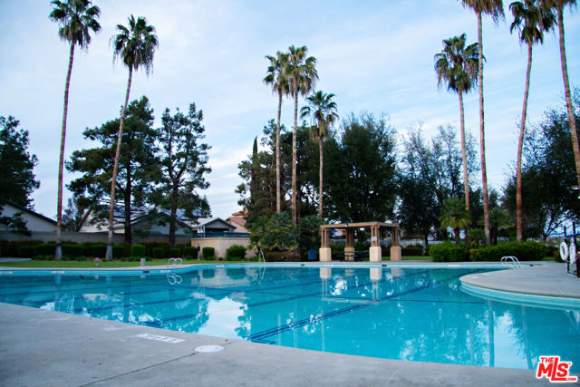 8506 Blue Heron Drive, Bakersfield CA: https://media.crmls.org/mediaz/11ccab9c-431f-47e4-863c-2031c64cad45.jpg