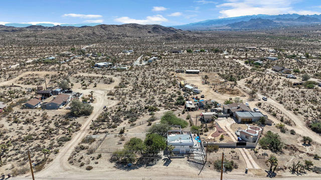 5797 Linda Lee Drive, Yucca Valley CA: https://media.crmls.org/mediaz/11cd0dea-eac8-441e-98c8-39e59b6588c0.jpg