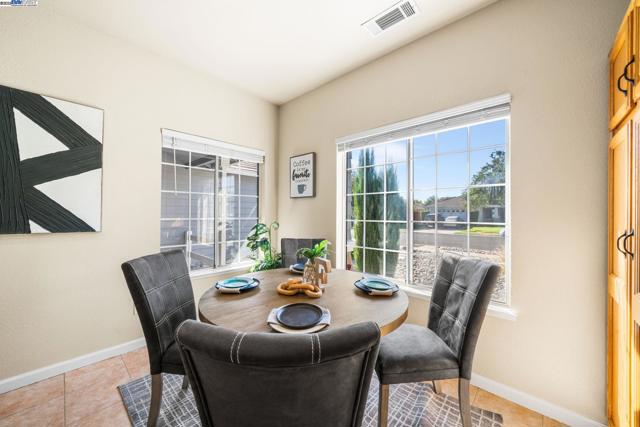 1983 Cork Oak Ln, Manteca CA: https://media.crmls.org/mediaz/11cd421e-f1ed-4d73-af45-0d03d07f203d.jpg