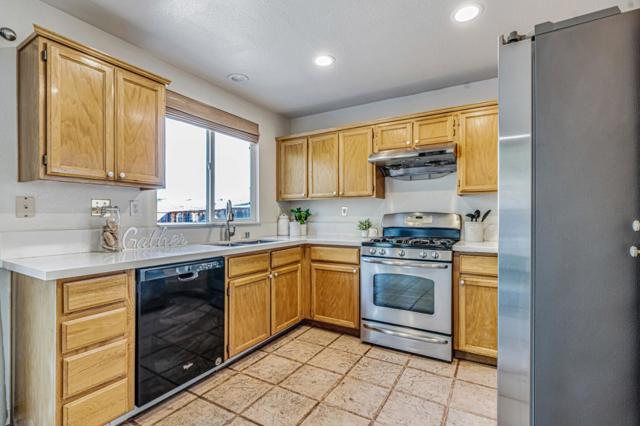 4928 Pinehaven Way, Antioch CA: https://media.crmls.org/mediaz/11cd4618-86d0-4bb9-86f2-3c754602c71b.jpg