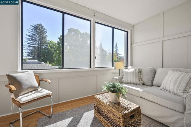 2000 Golden Rain Road, Walnut Creek CA: https://media.crmls.org/mediaz/11cd607c-e7e3-4f4b-9e9b-9b888de2743c.jpg