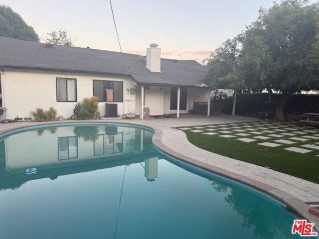 9333 Swinton Avenue, North Hills CA: https://media.crmls.org/mediaz/11cdf198-f3b6-48f6-9628-ebcf7747da7f.jpg