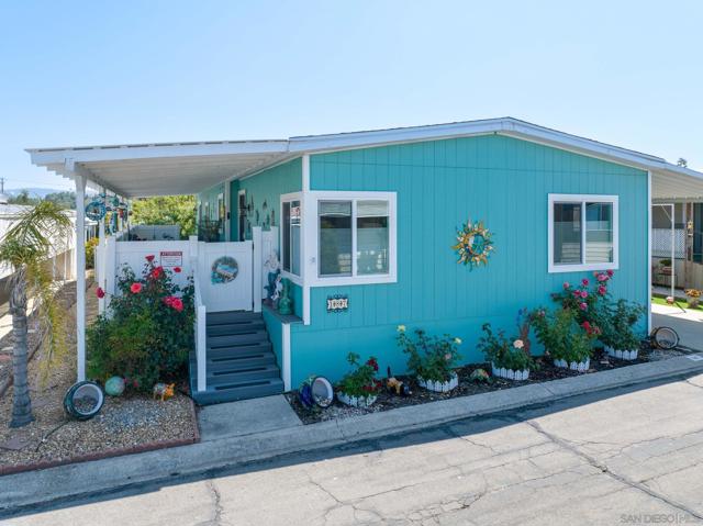 1212 H St, Ramona CA: https://media.crmls.org/mediaz/11cdf33a-9b83-4267-85ae-3ebf4833de35.jpg