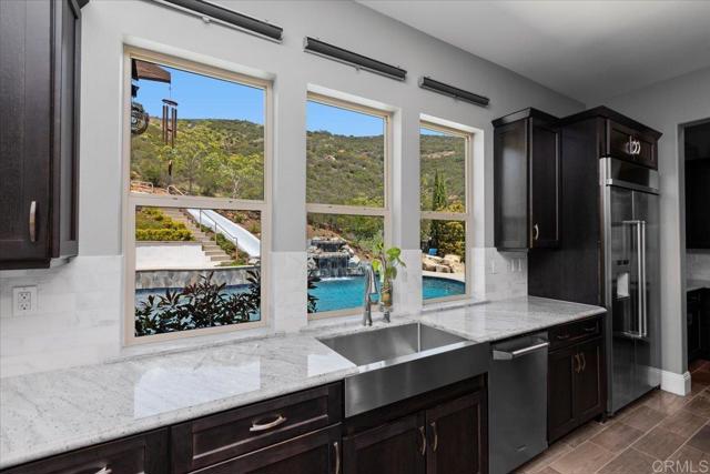 543 Ledge Street, San Marcos CA: https://media.crmls.org/mediaz/11ce5892-8ce7-41d9-b182-aacb3d6157b0.jpg