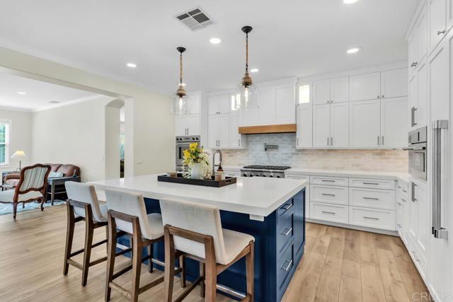 Detail Gallery Image 5 of 53 For 1404 Logan Ct, Escondido,  CA 92027 - 5 Beds | 4 Baths