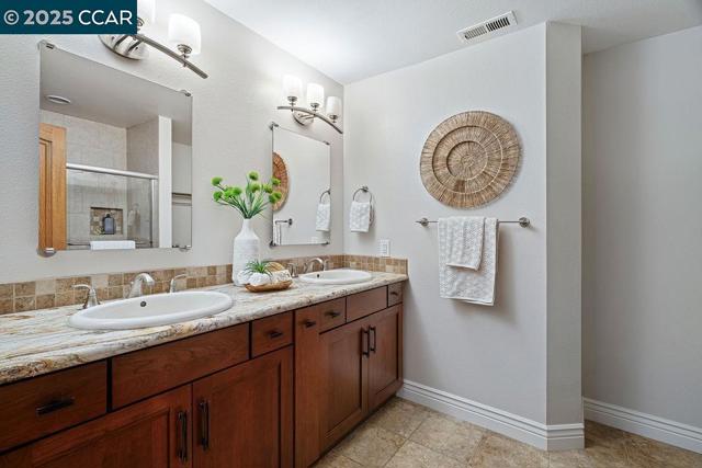 260 Edinburgh Cir, Danville CA: https://media.crmls.org/mediaz/11cf11eb-3a95-40ed-92f2-38e1ce332de9.jpg