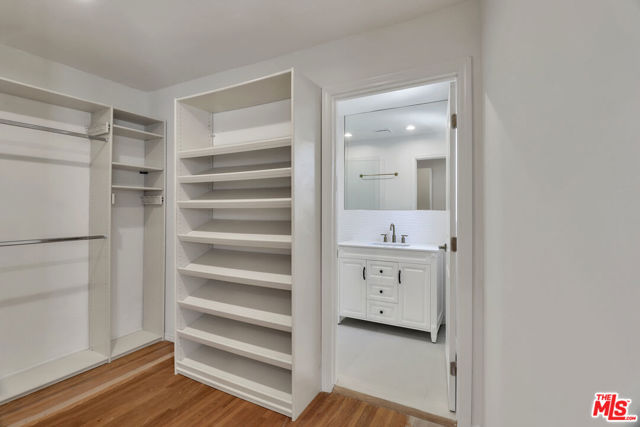 1107 Alfred, Los Angeles CA: https://media.crmls.org/mediaz/11cf4d6d-1e25-48d1-8331-c40eacdde730.jpg