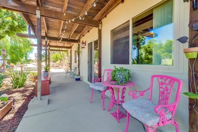255 Highline Trl, El Cajon CA: https://media.crmls.org/mediaz/11cf96a1-b9a2-45d0-95ce-1f2421ad900b.jpg