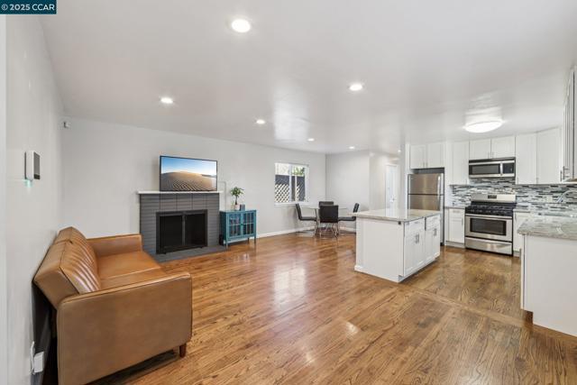2110 Hellings Avenue, Richmond CA: https://media.crmls.org/mediaz/11cfe2ef-d860-42ef-ba86-5a30aa82f2c0.jpg