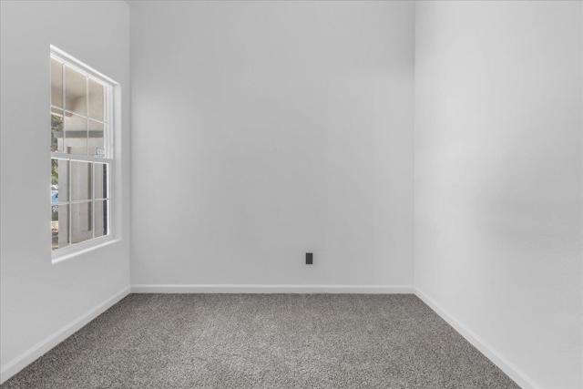 1250 Greenleaf Loop, Greenfield CA: https://media.crmls.org/mediaz/11d07110-36fd-4bab-8d81-3d10296792eb.jpg