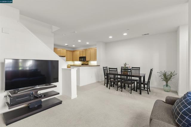 113 Carmel St, San Pablo CA: https://media.crmls.org/mediaz/11d07dd1-a37d-4d5d-a3e9-37b4d2ec123a.jpg