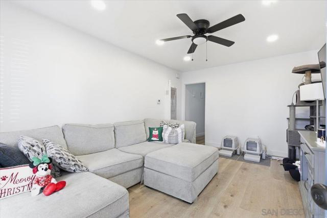 835 Colorado Ave, Chula Vista CA: https://media.crmls.org/mediaz/11d0c3e0-c7c7-46bf-b8a9-95ec54346938.jpg