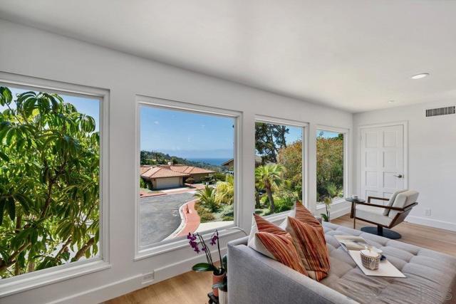 7645 Caminito Coromandel, La Jolla CA: https://media.crmls.org/mediaz/11d0cdba-e3c3-47df-9fe9-67bbc8738100.jpg
