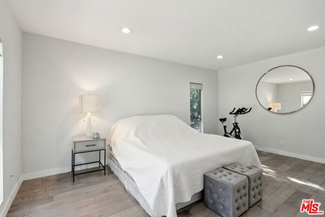 15539 Hamner Drive, Los Angeles CA: https://media.crmls.org/mediaz/11d0d46a-a636-4533-a30a-03a7c24acef0.jpg
