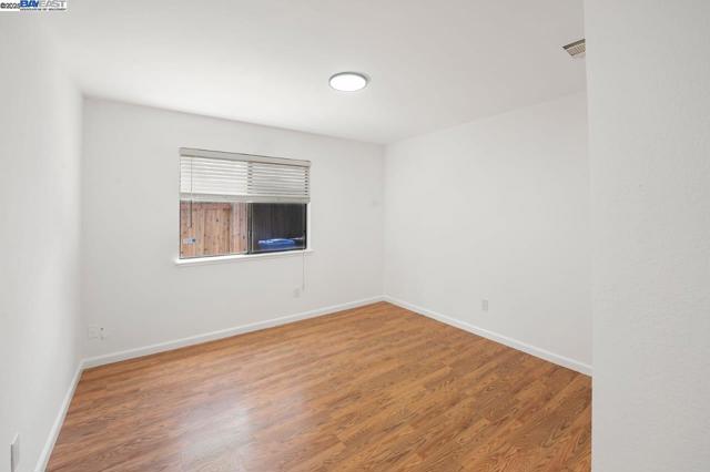 5917 Pine Vista Way, Elk Grove CA: https://media.crmls.org/mediaz/11d0d7ec-8891-4fb2-944a-550d0cc64e45.jpg