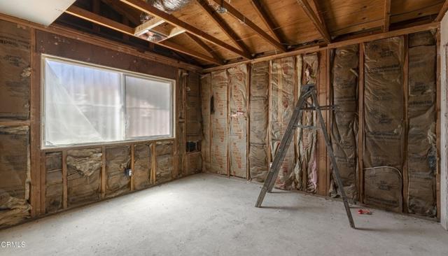 1859 Kentucky Street, Bakersfield CA: https://media.crmls.org/mediaz/11d11406-524d-4bb8-b40d-dbf2c93af937.jpg