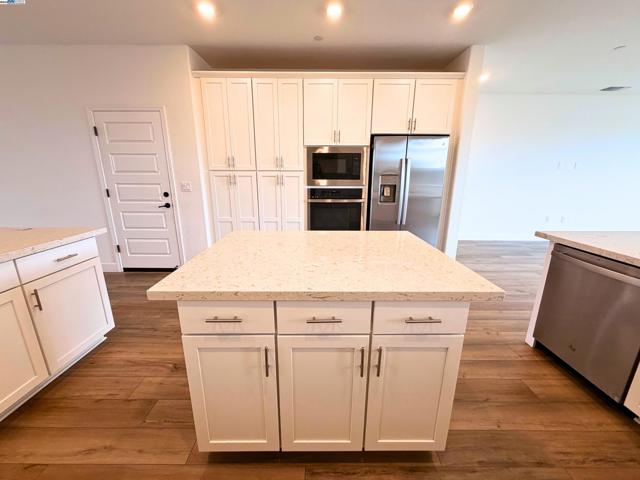 10349 Baldy Dr, Stockton CA: https://media.crmls.org/mediaz/11d1be79-2d6b-4ced-b719-dcc075a9b57d.jpg