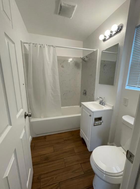 301 Pacific Avenue, Redwood City CA: https://media.crmls.org/mediaz/11d1d00a-9a66-4381-9db1-555979a35e74.jpg