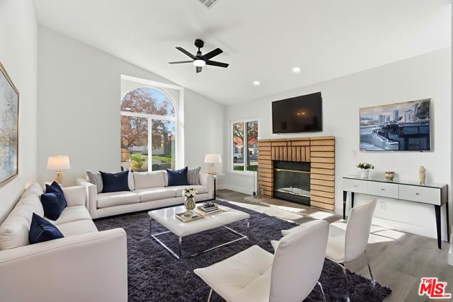 3531 Southview Court, Palmdale CA: https://media.crmls.org/mediaz/11d1fe51-18e3-4ef9-969a-beb8844a31ec.jpg