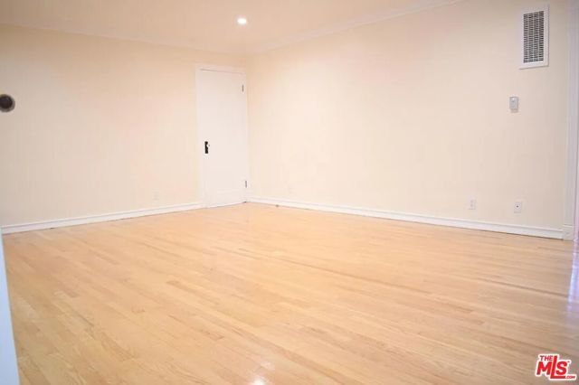 1119 22nd Street, Santa Monica CA: https://media.crmls.org/mediaz/11d20e41-80b1-4e0a-9434-2b83f461ea19.jpg