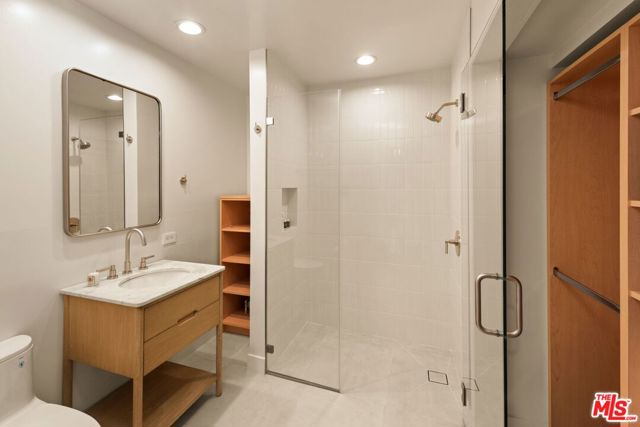 282 Bentley Circle, Los Angeles CA: https://media.crmls.org/mediaz/11d21572-af3c-432a-ae98-263a5cdad8af.jpg