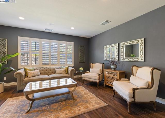 7563 Balmoral Way, San Ramon CA: https://media.crmls.org/mediaz/11d24c79-88e3-4799-ada3-1620c5f1dc1e.jpg