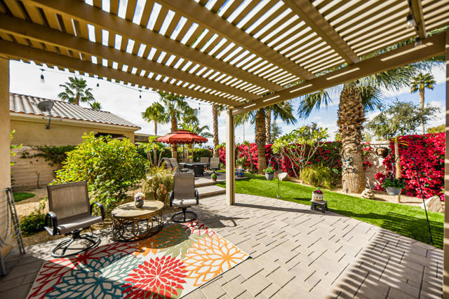 40973 Corte La Fonda, Indio CA: https://media.crmls.org/mediaz/11d2945f-d775-4df3-9082-7d46afefe210.jpg
