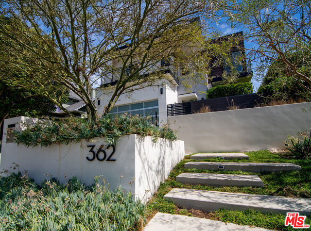 362 N Norton Avenue, Los Angeles CA: https://media.crmls.org/mediaz/11d2bb80-a62a-4d7e-a225-4a381537db32.jpg