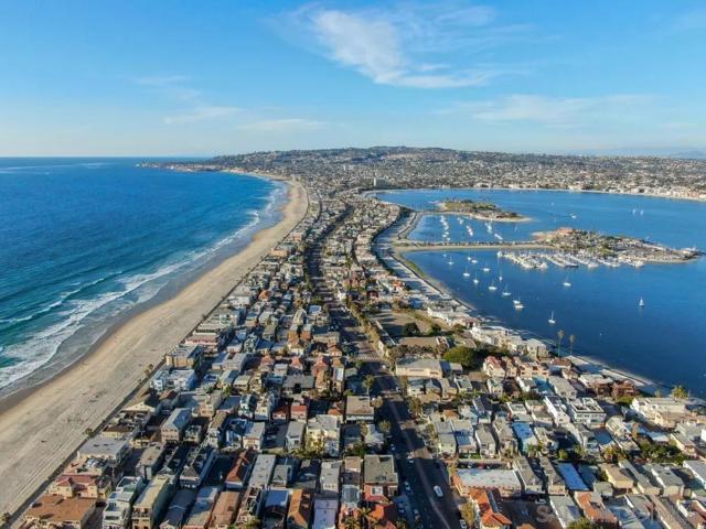 810 Santa Barbara Place, San Diego CA: https://media.crmls.org/mediaz/11d324a7-aa09-4691-9350-f0415f12fee2.jpg