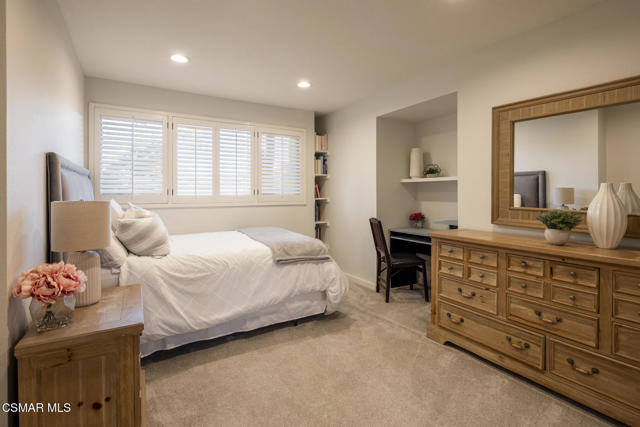 4525 Rayburn Street, Westlake Village CA: https://media.crmls.org/mediaz/11d3573a-b9dd-473b-a647-601f1ca30a4b.jpg