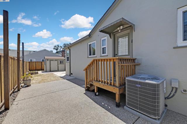297 Lorraine Blvd, San Leandro CA: https://media.crmls.org/mediaz/11d394da-c189-4e9b-9f7a-73268d73cb20.jpg