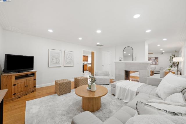 Image 12 of 29 For 4758 Mayfield Dr