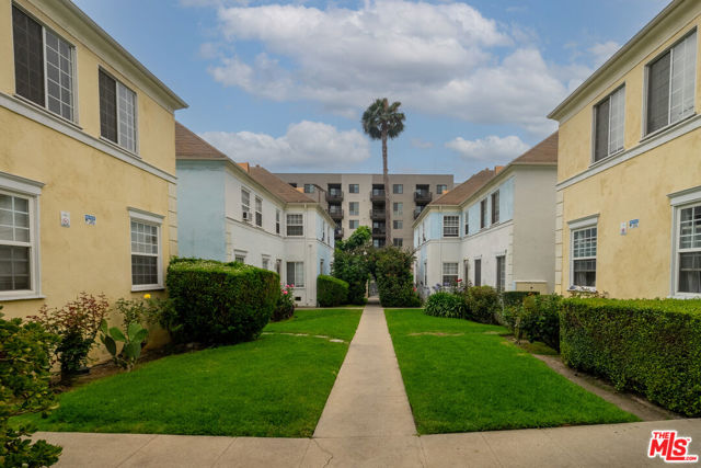 6773 Yucca Street, Los Angeles CA: https://media.crmls.org/mediaz/11d3ebc0-ac70-4c4e-874b-edc0fc9b0232.jpg