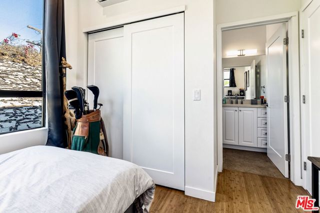 28 Ozone Avenue, Venice CA: https://media.crmls.org/mediaz/11d48a1f-3ec8-4237-9052-1a0dd8308e79.jpg