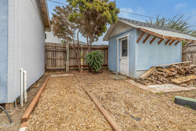 3781 N Highway 1, Albion CA: https://media.crmls.org/mediaz/11d5505c-c5d5-4018-86de-fc56a3365d50.jpg