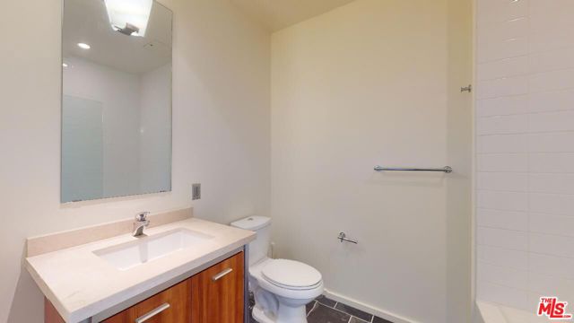 1155 S Grand Avenue, Los Angeles CA: https://media.crmls.org/mediaz/11d5d1a2-d940-43ed-884d-be89c4821962.jpg