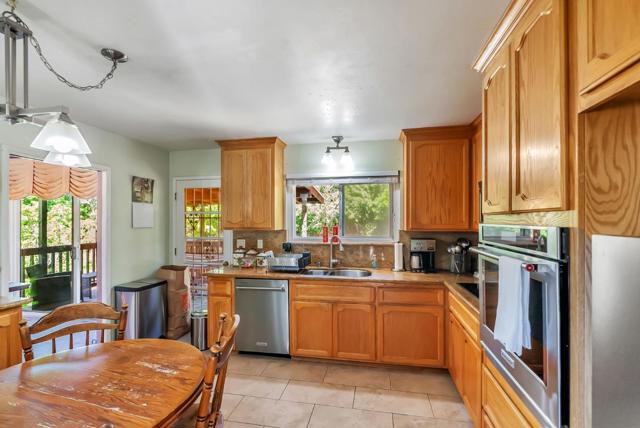 33 Woodcliff Court, Oakland CA: https://media.crmls.org/mediaz/11d69d2c-c183-47a8-97e7-a9f913be7a6e.jpg