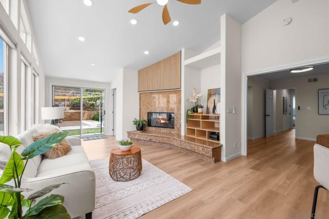 3560 Donna Dr, Carlsbad CA: https://media.crmls.org/mediaz/11d7028e-5ac1-4fa3-9aa3-64a085de7418.jpg