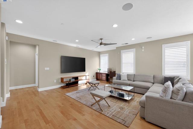 3231 Central Pkwy, Dublin CA: https://media.crmls.org/mediaz/11d74c82-878e-49c2-b19d-9ebce249c5c5.jpg