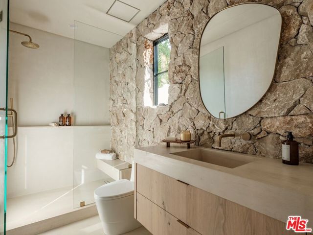 Image 64 of 69 For 11746 Blix Street