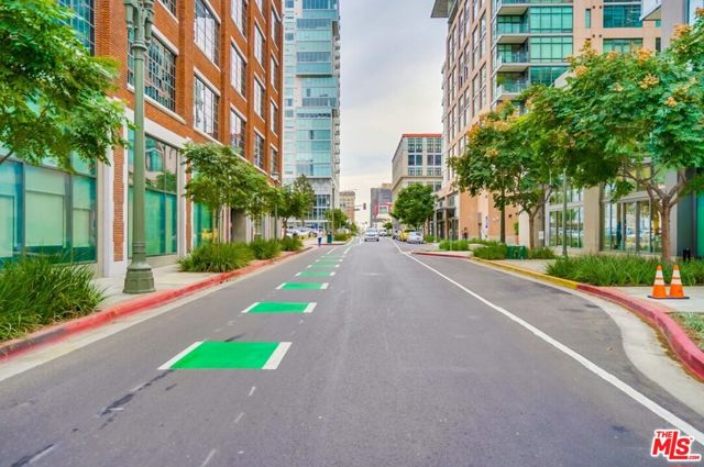 1130 S Flower Street, Los Angeles CA: https://media.crmls.org/mediaz/11d777c0-e5e2-4fb9-a725-333400b93da9.jpg